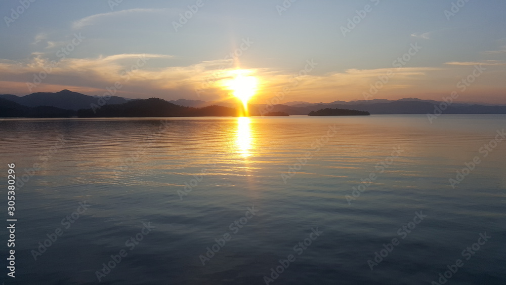 Obraz premium sunset over the sea