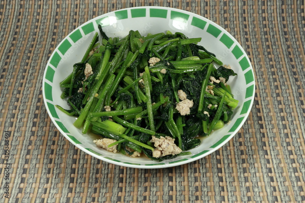 Fried Spinach with chopped pork and garlic. Mix tasty with soy sauce, sugar and pepper. Famous Chinese menu in restaurant. Fried Spinach with chopped pork and garlic. Mix tasty with soy sauce, sugar and pepper. Famous Chinese menu in restaurant.