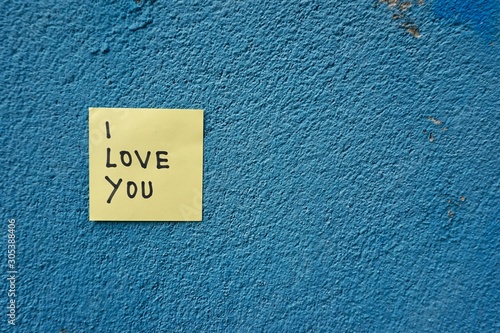 i love you message written on paper, romantic statemen on valentine's dayt