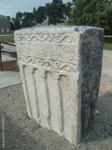 Fotografia Medieval tombstone Stecak with colonnades Niksic Montenegro