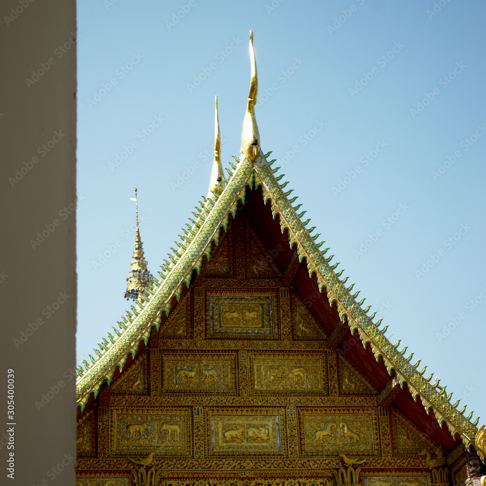 Naklejka premium roof of thai temple in thailand