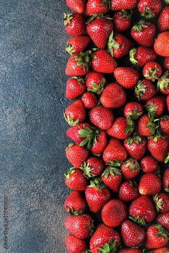 The fresh strawberries frame on a dark background