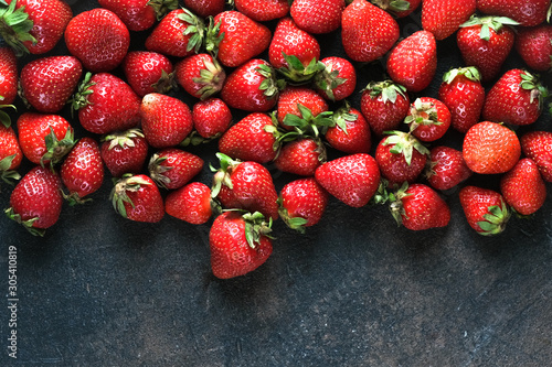 The fresh strawberries frame on a dark background