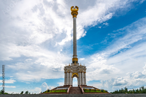 Dushanbe Independence Monument 34 photo