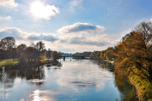 Fototapeta Naklejka Na Ścianę i Meble -  the donau river in bavaria in fall