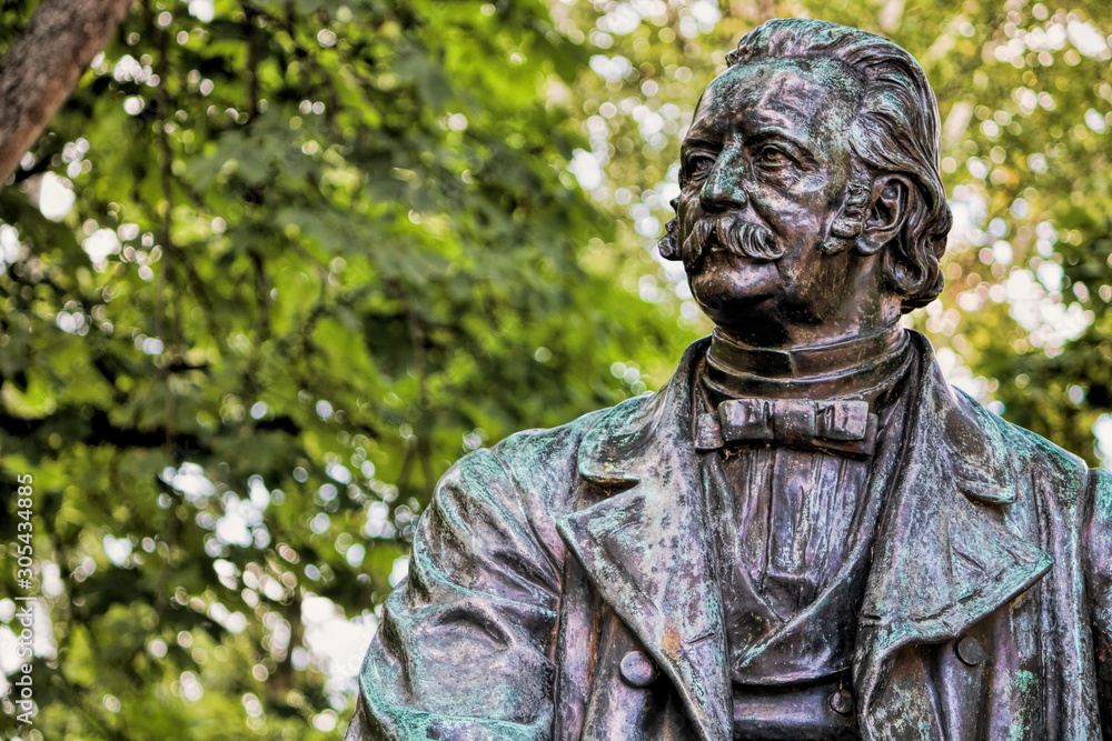 denkmal von theodor fontane aus dem Jahre 1907 in neuruppin, deutschland denkmal von theodor fontane aus dem Jahre 1907 in neuruppin, deutschland