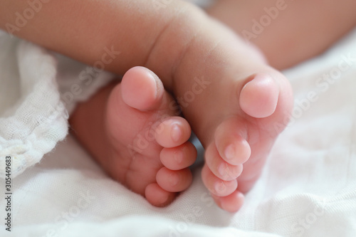 feet of newborn baby