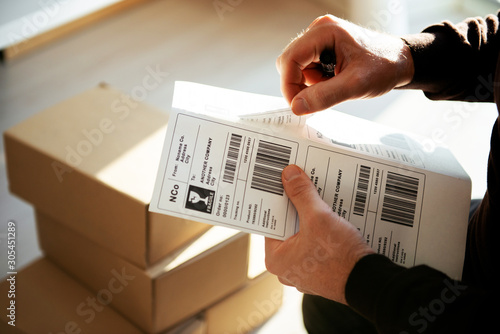Bilde på lerret Delivery service, applying a shipping label