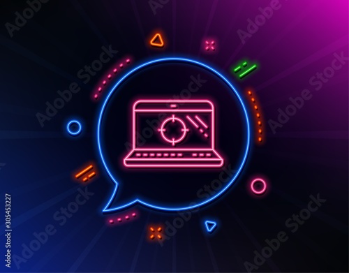 Seo laptop line icon. Neon laser lights. Search engine optimization sign. Aim target symbol. Glow laser speech bubble. Neon lights chat bubble. Banner badge with seo laptop icon. Vector