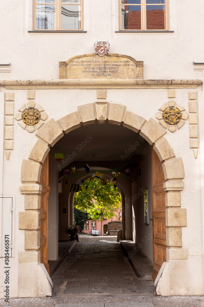 Durchgang zu den Cranach-Höfen in der Lutherstadt Wittenberg, Sachsen-Anhalt Durchgang zu den Cranach-Höfen in der Lutherstadt Wittenberg, Sachsen-Anhalt