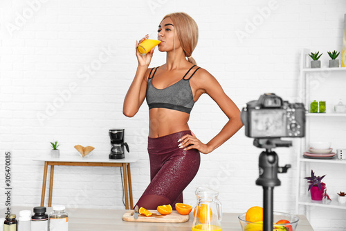 African-American blogger re...