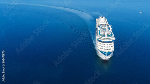 Εκτύπωση καμβά Aerial view of beautiful white cruise ship above luxury cruise in the ocean sea