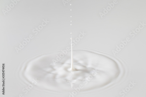 ミルクの飛沫と波紋