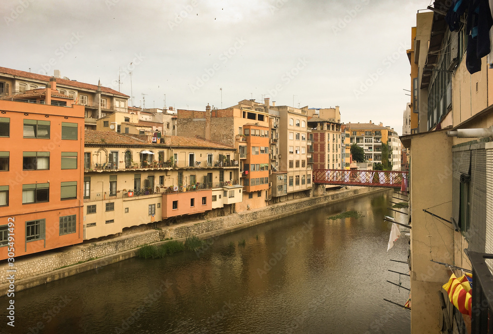 Häuser am Fluss in Girona, Spanien