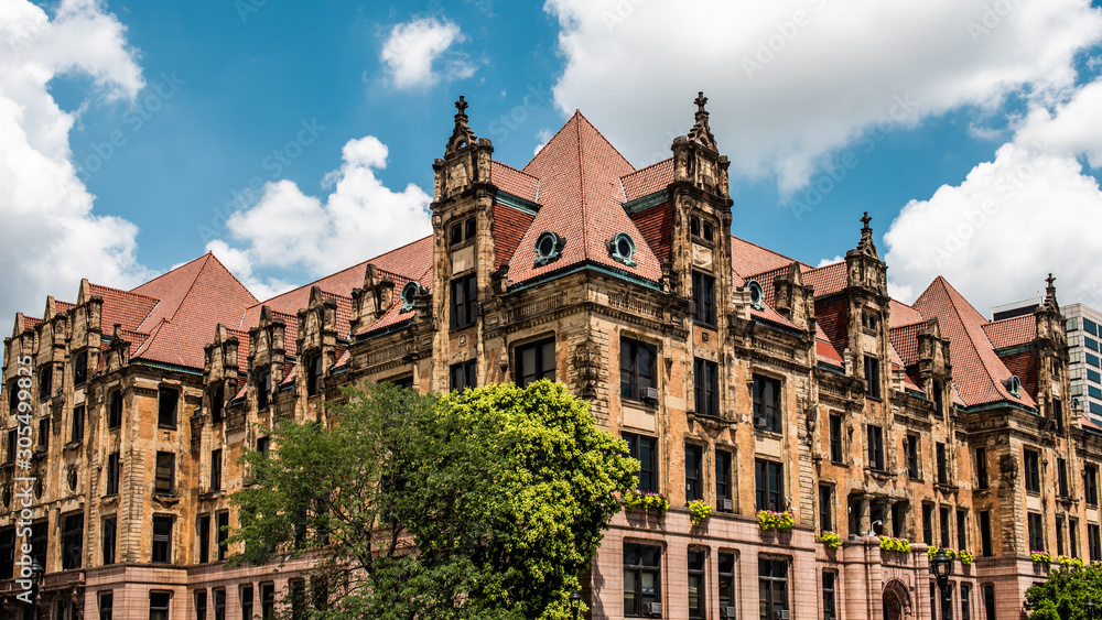 Obraz premium A view of St. Louis' City Hall, completed in 1890.
