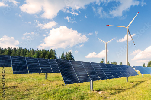 Erneuerbare Wind und Sonnen Energie Produktion