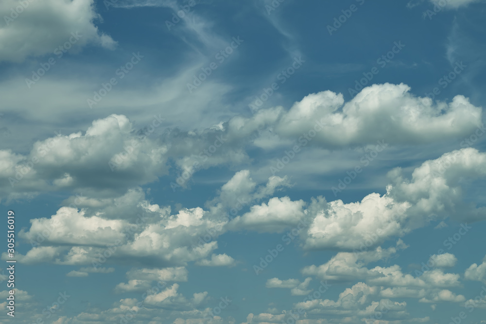 Fototapeta premium Beautiful clouds in the blue sky on a spring day in the sunlight.
