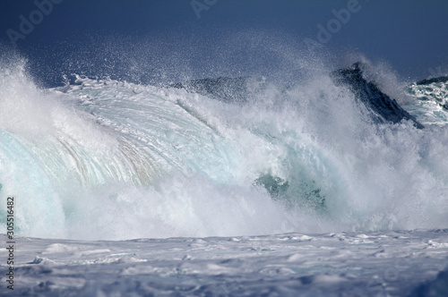 Crushing pipe wave - Hawaii