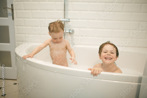 Brothers bathe in the bathroom