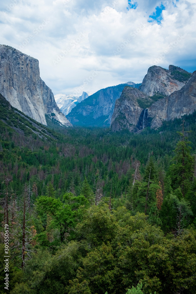 Yosemite valley vert