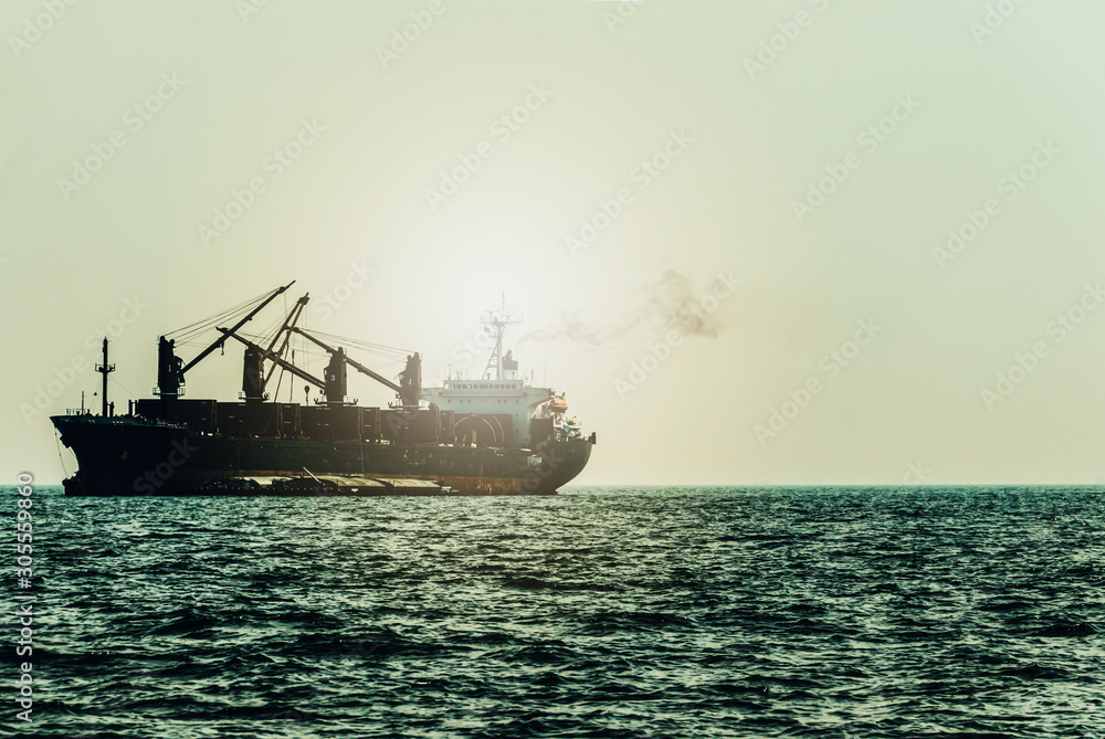 Obraz premium ship in the sea