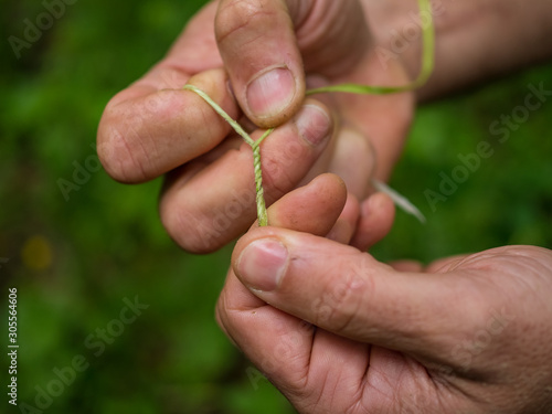 Making a string out of the plant fiber by hand. Survival.