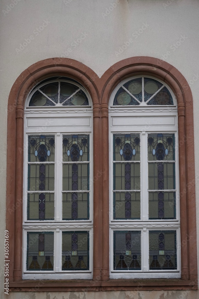 Sehenswerte Fenster des alten jüdischen, Kantor- und Schulhauses in Neustadt an der Weinstraße