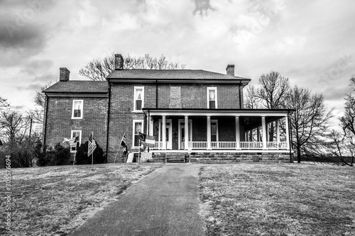 Fototapeta Naklejka Na Ścianę i Meble -  Historic House at Civil War Battlefield