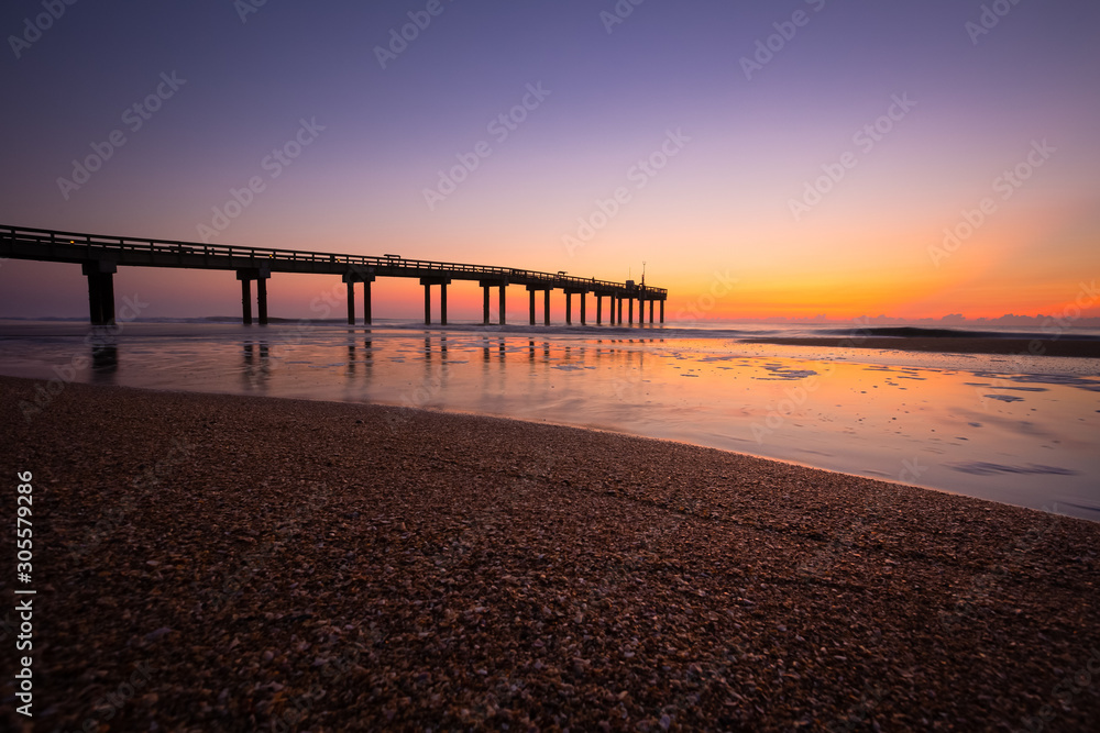 Obraz premium Sunrise at the St. Augustine Pier 
