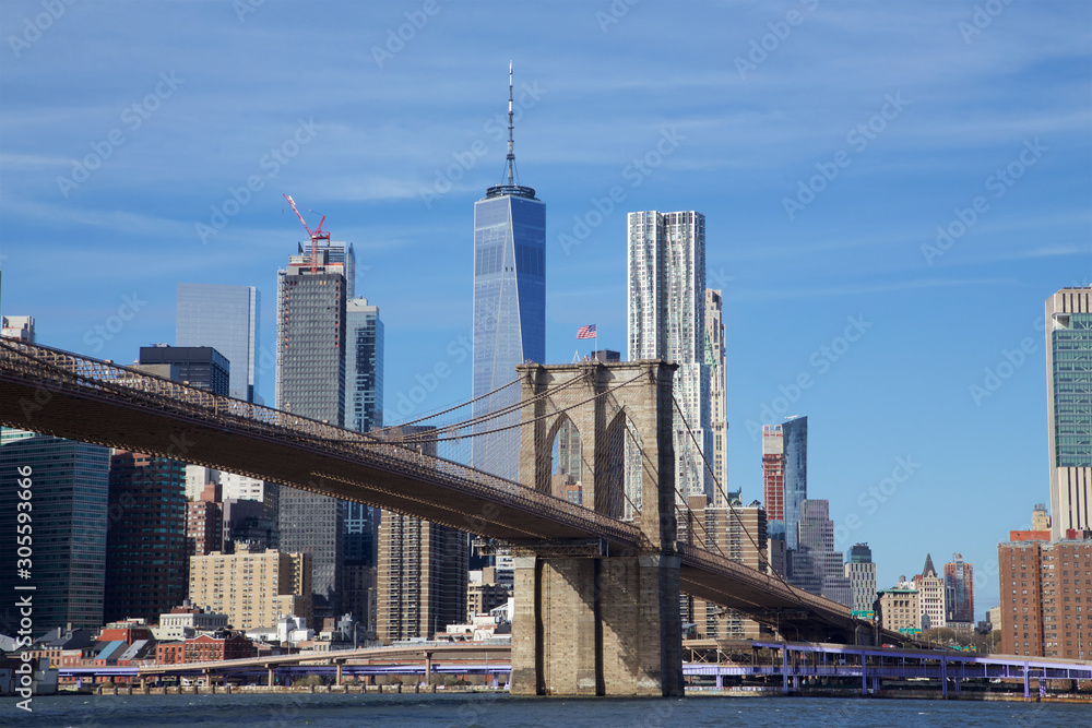 Naklejka premium Brooklyn Bridge & Manhattan Skyline