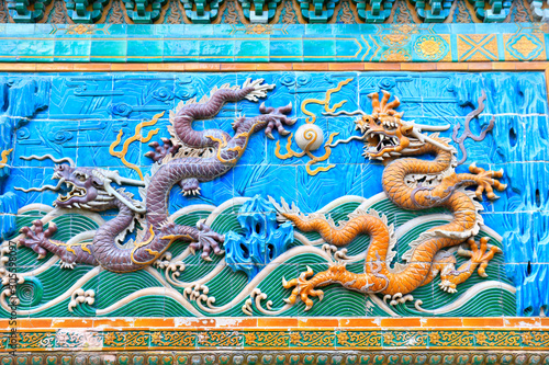 Chinese glazed tile dragon sculpture © zhengzaishanchu