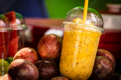 Schilderij op canvas glass of fresh passion fruit juice