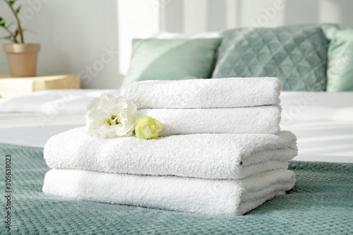 Fototapeta Naklejka Na Ścianę i Meble -  Clean soft towels on bed