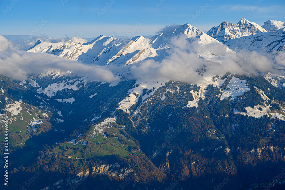 Schneegebirge aus der Sicht des Stanserhorns, Stans, Nidwalden, Schweiz