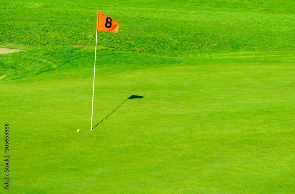 Obraz premium golf ball on a tee