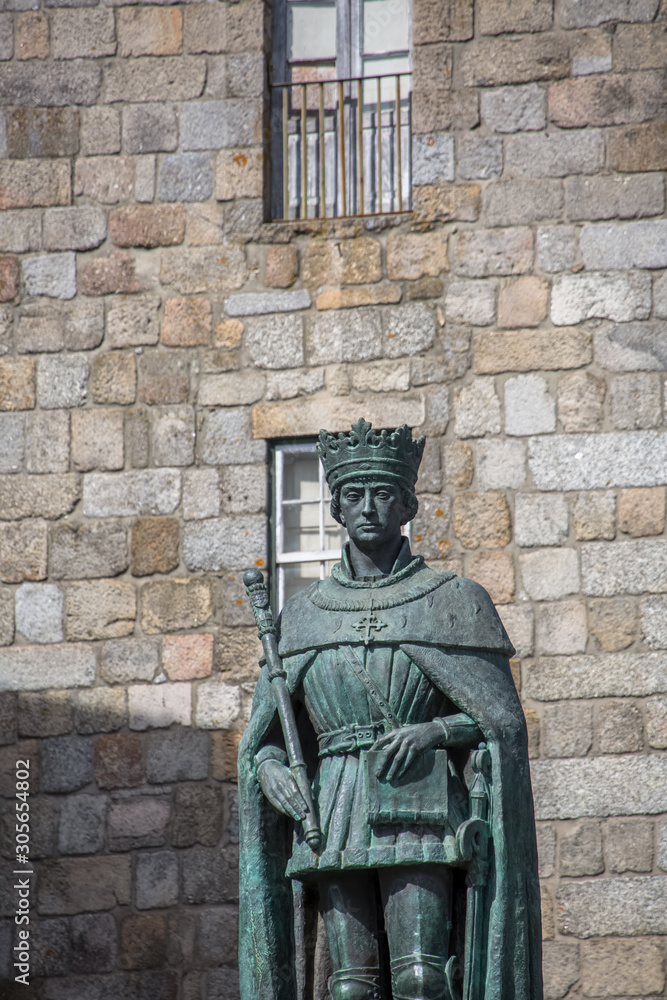 Naklejka premium Detailed view at the D. Duarte statue on D. Duarte and lateral facade of the Cathedral of Viseu as background
