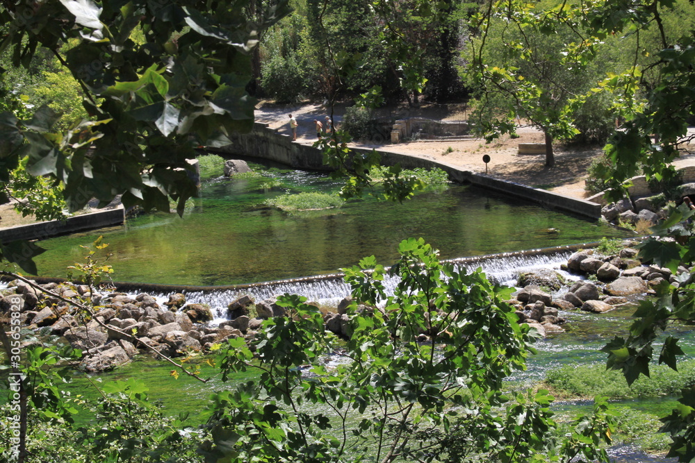 Obraz premium Fontaine-de-vaucluse