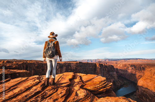 Canvas Print Young hiker at the Glen Canyon