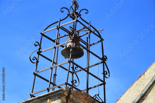 Cloche sous cage