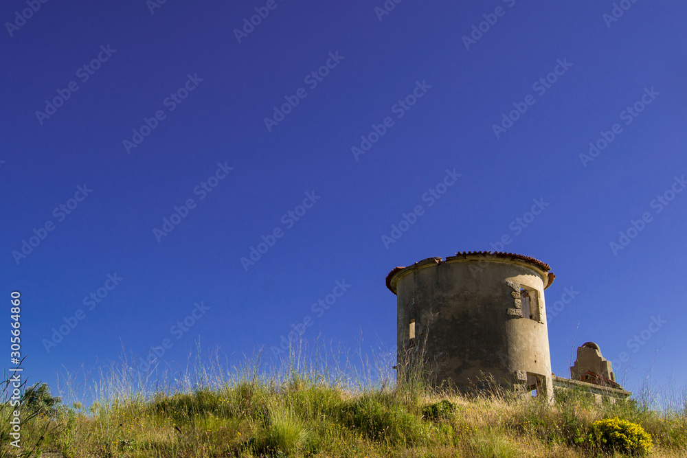 Edificios em ruínas esquecidos no tempo