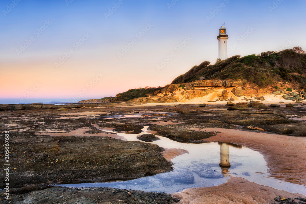 Sea Norah Lighthouse Puddle rise pink