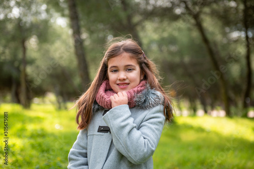 Little pretty girl in the park in autumn © Noelia