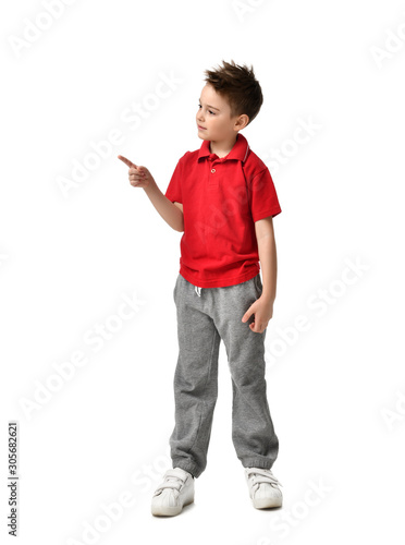 Obraz na płótnie Young full body boy kid in red polo t-shirt standing pointing one finger at the corner isolated on white w salonie