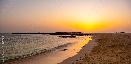 playa atardecer costa océano mar 