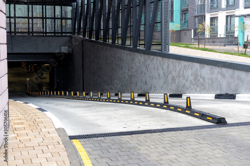 Fotografie entry to the underground parking