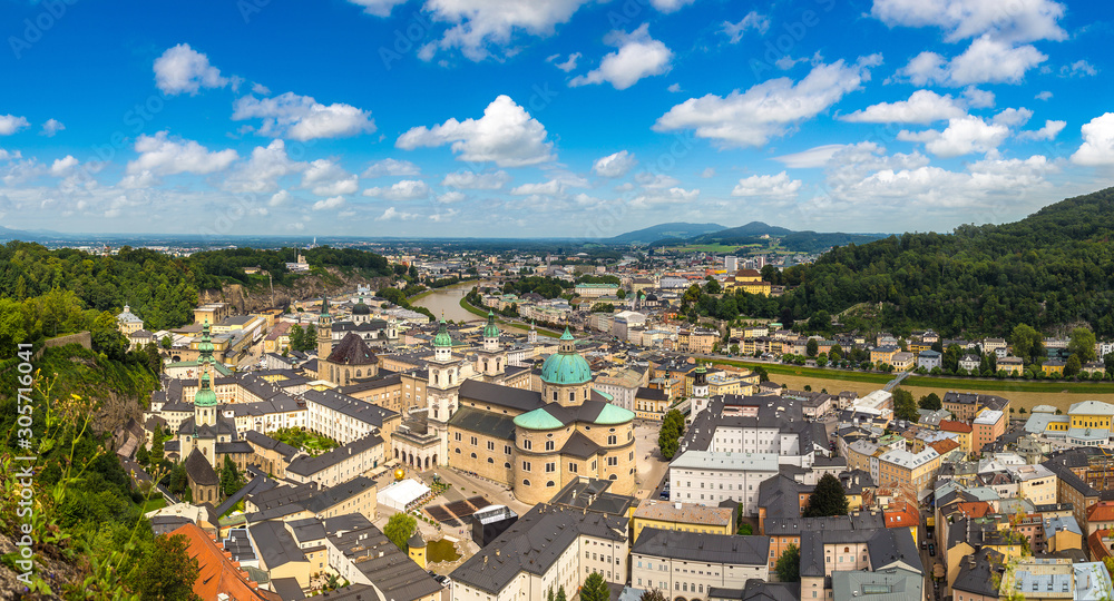 Fototapeta premium Panoramic view of Salzburg