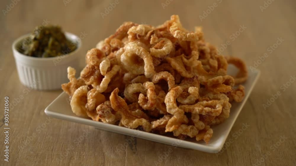 Fried pork rince or Pork snack with Northern Thai Green Chilli Dip Fried pork rince or Pork snack with Northern Thai Green Chilli Dip