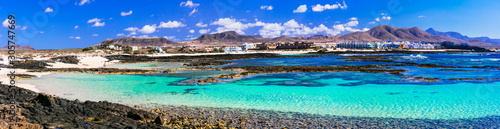 Fototapeta Naklejka Na Ścianę i Meble -  best beaches of Fueteventura - beautiful La Concha in El Cotillo, northern part. Canary islands of Spain