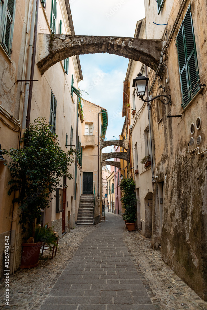 Obraz premium Calle del pueblo italiano Santo Stefano al Mare de la región de liguria