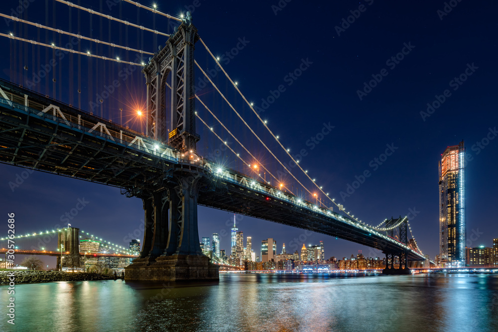 Night view of the Manhattan Bridge from Brooklyn Main Street Park with skyscrapers of Lower Manhattan in the background. New York City, NY, USA